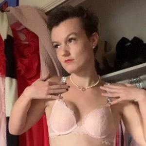 Meet your Posher, Isa8ella